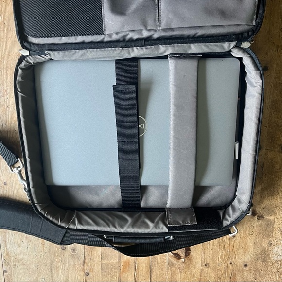 Targus Black Laptop Briefcase Bag with Shoulder Strap, Padded 15" Computer Case - Picture 3 of 15